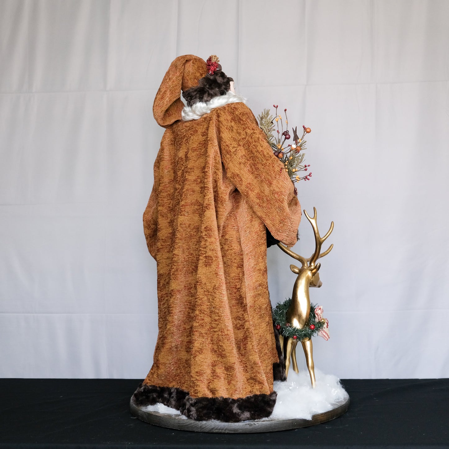 Santa Claus with Gold Reindeer and Lantern Lamp