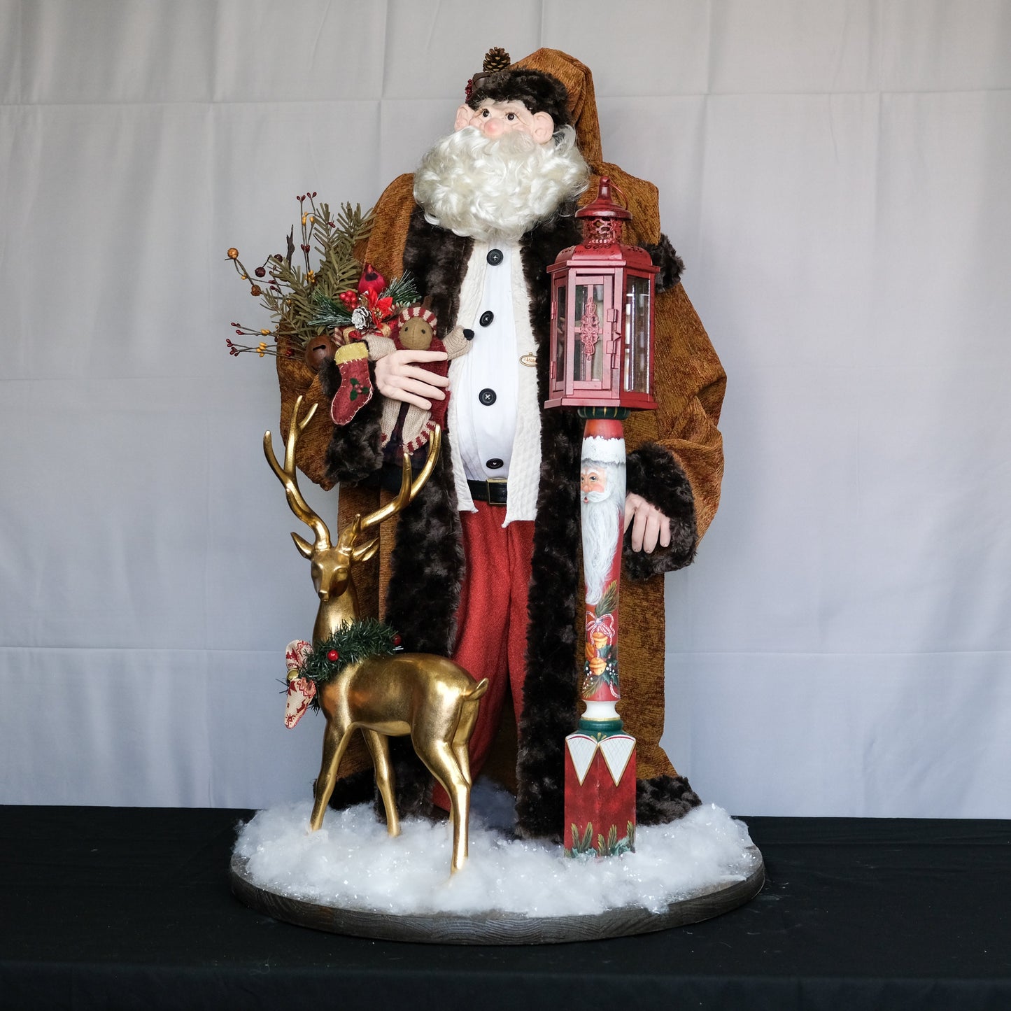 Santa Claus with Gold Reindeer and Lantern Lamp