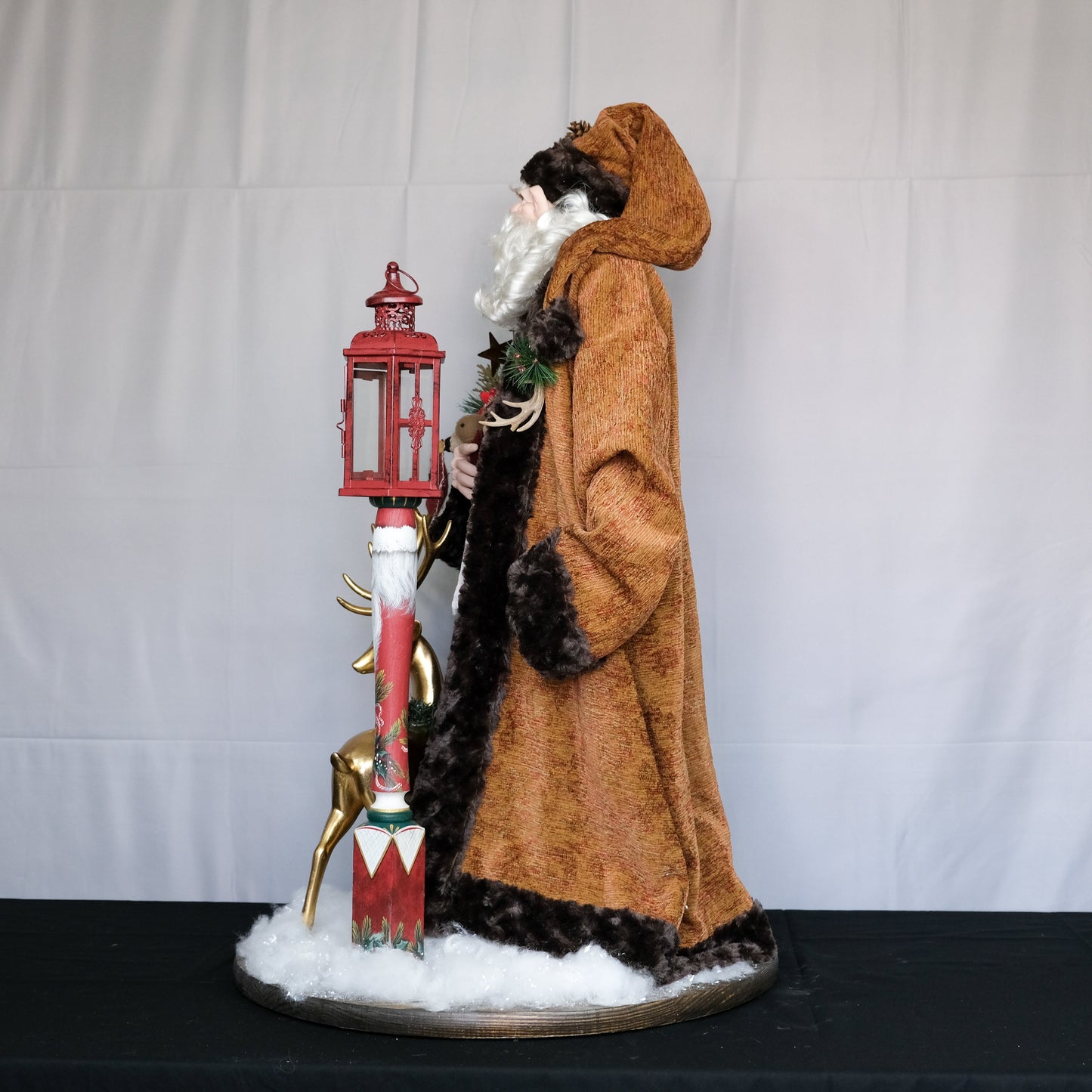 Santa Claus with Gold Reindeer and Lantern Lamp